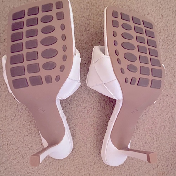 Fashion Nova Square Open Toe Heel- white size 9 - Picture 3 of 3